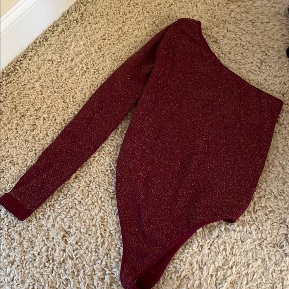 Maroon one sleeve stretchy bodysuit